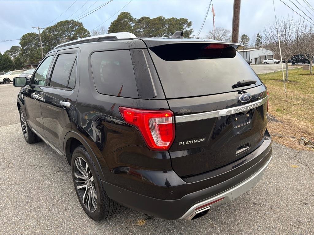 Used 2017 Ford Explorer Platinum image 10