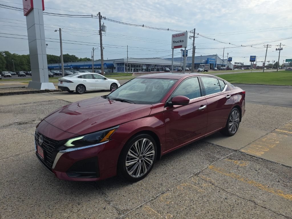 Used 2025 Nissan Altima 2.5 SL FWD image 9