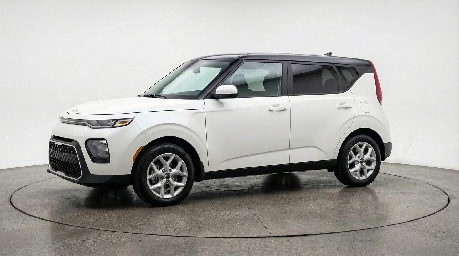 Used 2025 Kia Soul LX w/ LX Technology Package FWD image 3