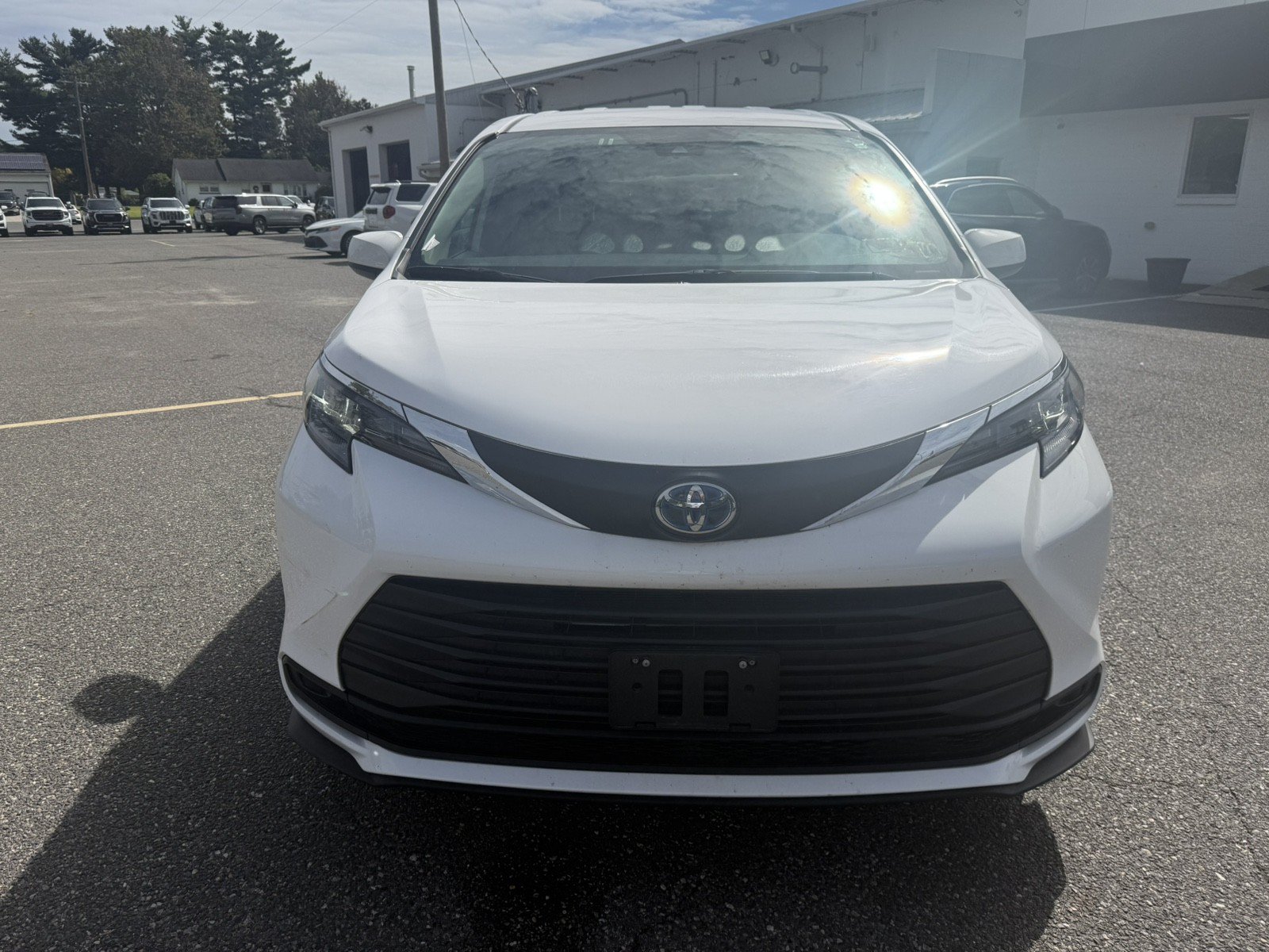 Used 2025 Toyota Sienna LE FWD image 8