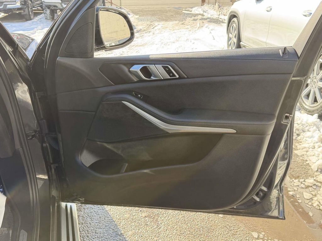 Used 2022 BMW X5 xDrive45e image 15
