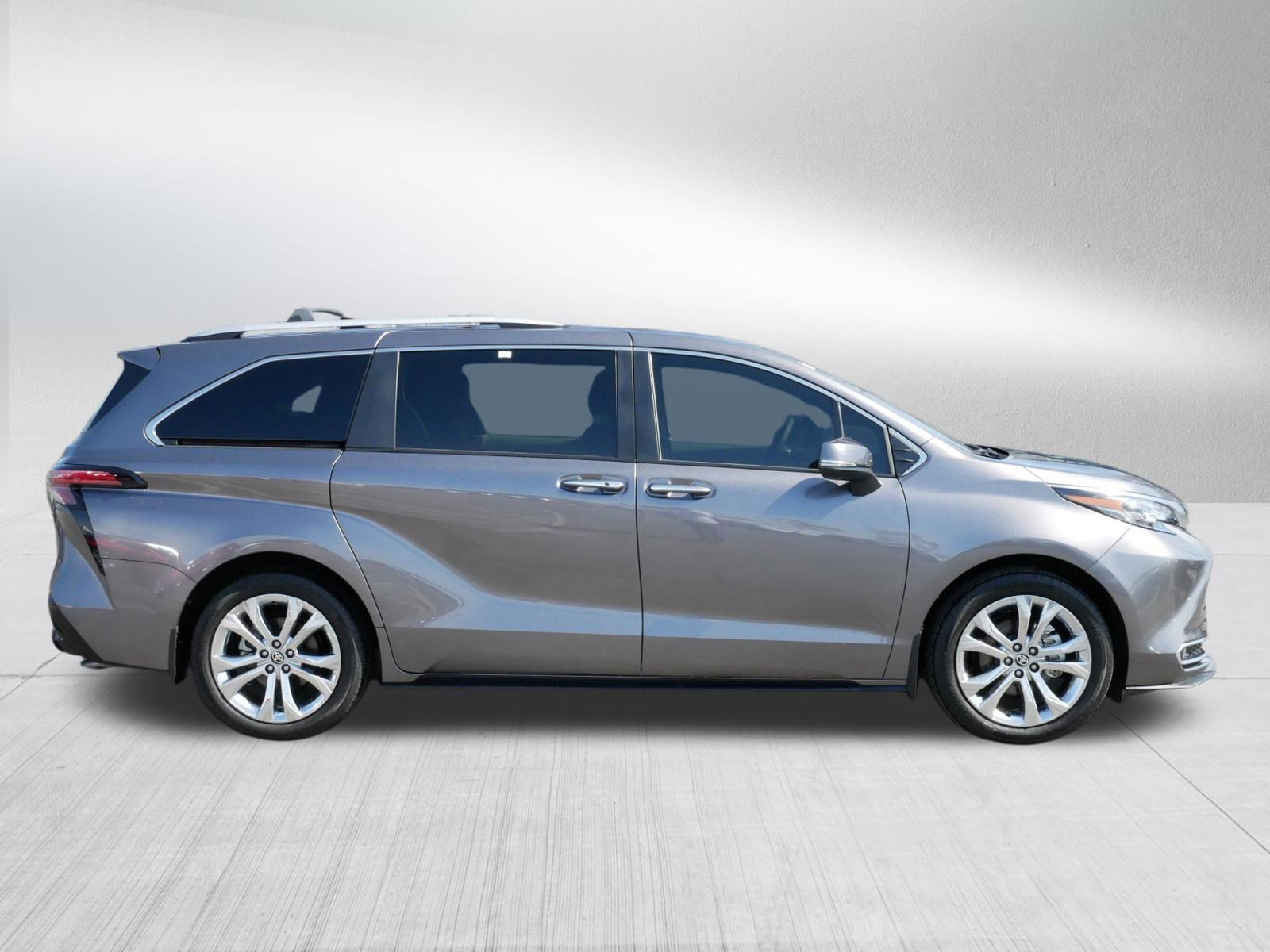 Certified 2024 Toyota Sienna Platinum image 8