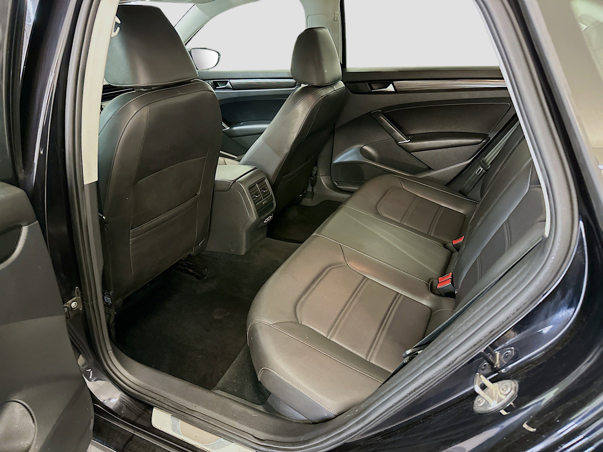 Used 2020 Volkswagen Passat 2.0T R-Line FWD image 28