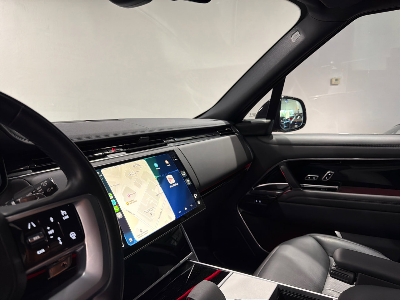 Used 2024 Land Rover Range Rover SE image 18