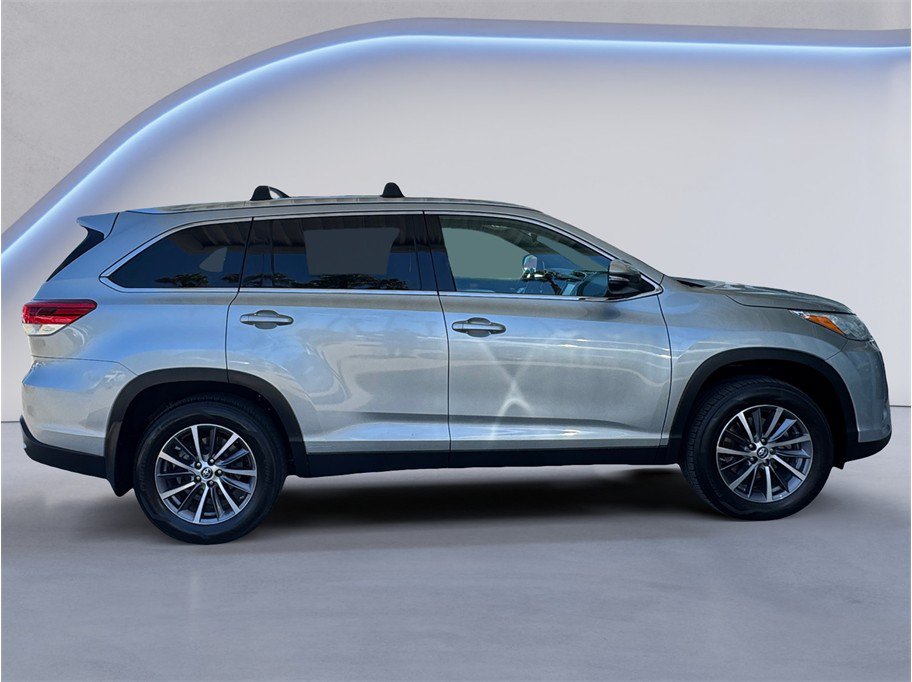 Used 2019 Toyota Highlander XLE AWD/4WD image 7