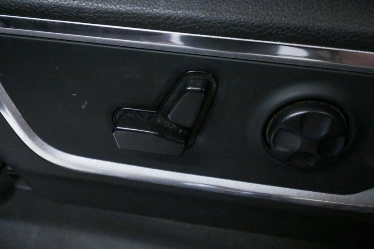 Used 2019 RAM 1500 Laramie AWD/4WD image 16