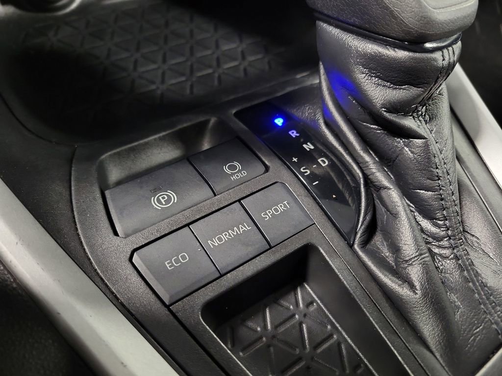 Used 2021 Toyota RAV4 LE image 15