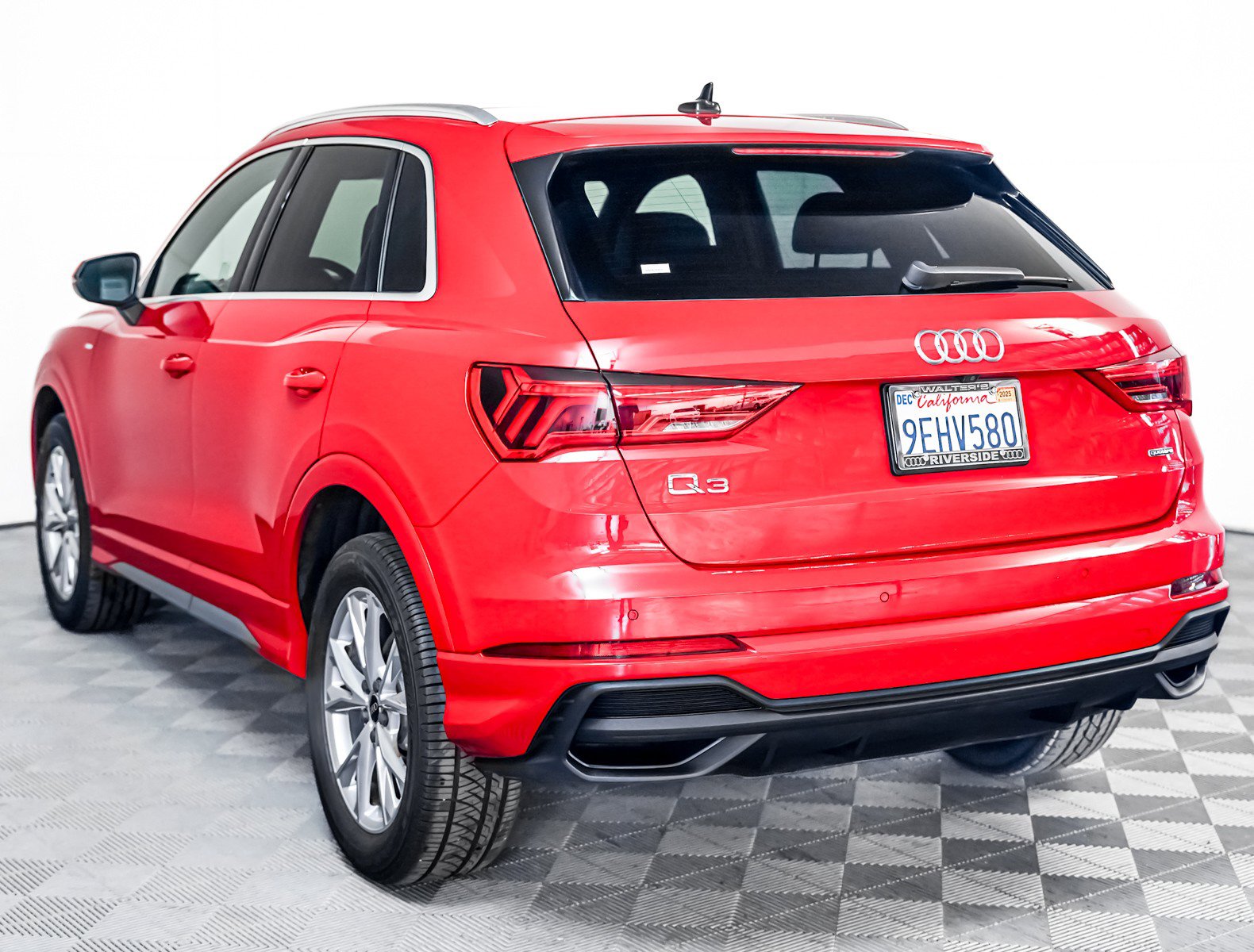 Used 2023 Audi Q3 2.0T Premium image 2