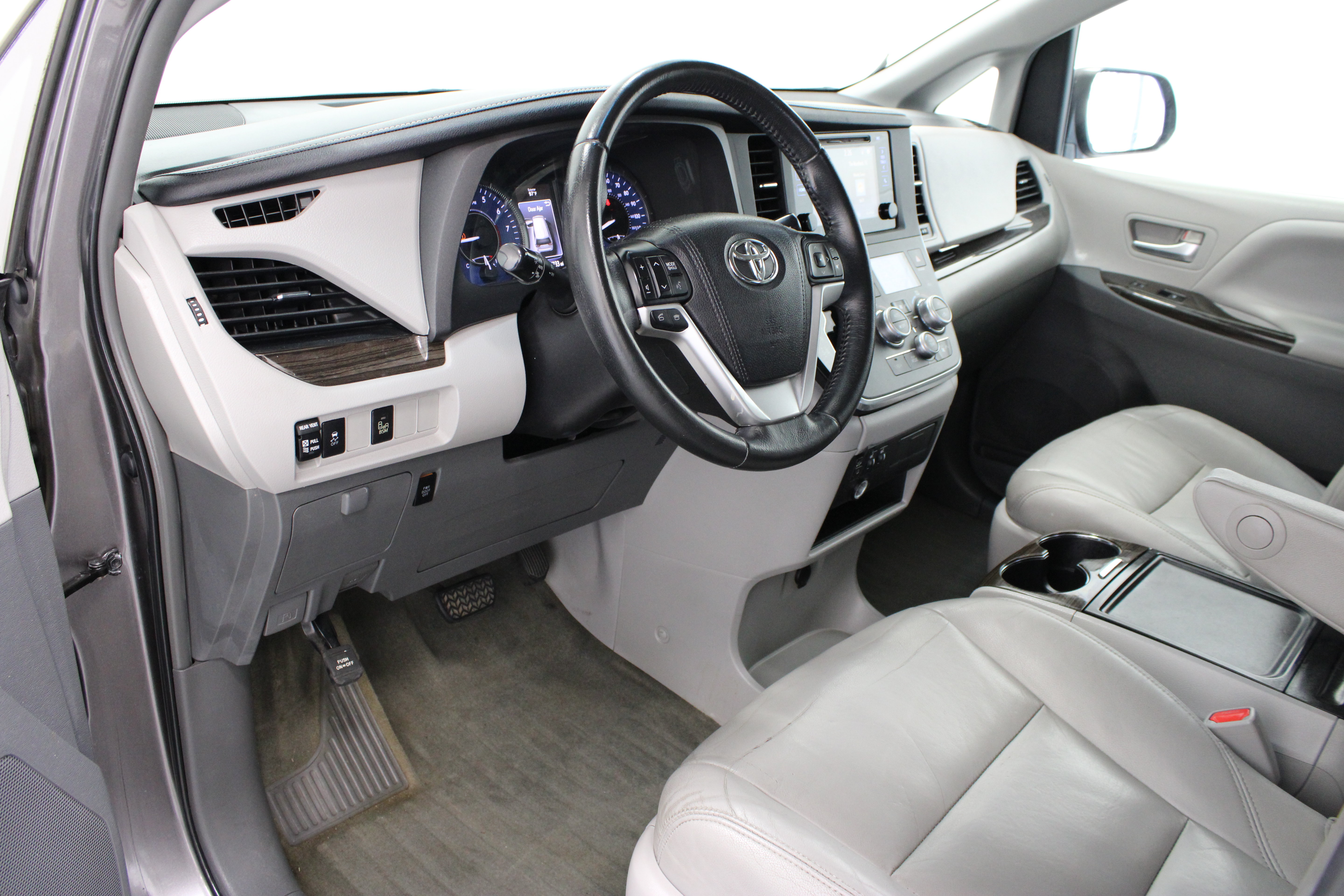 Used 2015 Toyota Sienna XLE AWD/4WD image 13