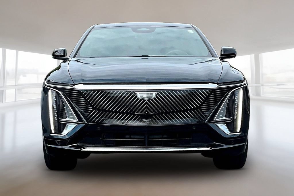 Used 2024 Cadillac Lyriq Tech AWD/4WD image 2