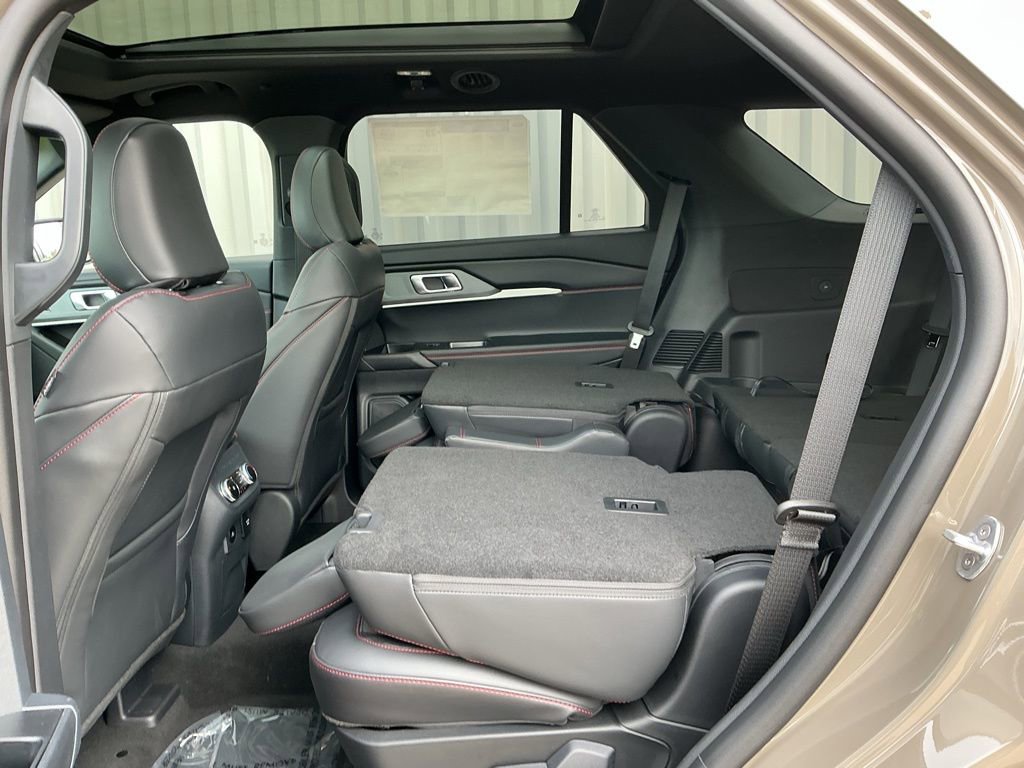 New 2026 Ford Explorer ST-Line w/ ST-Line Street Pack image 20