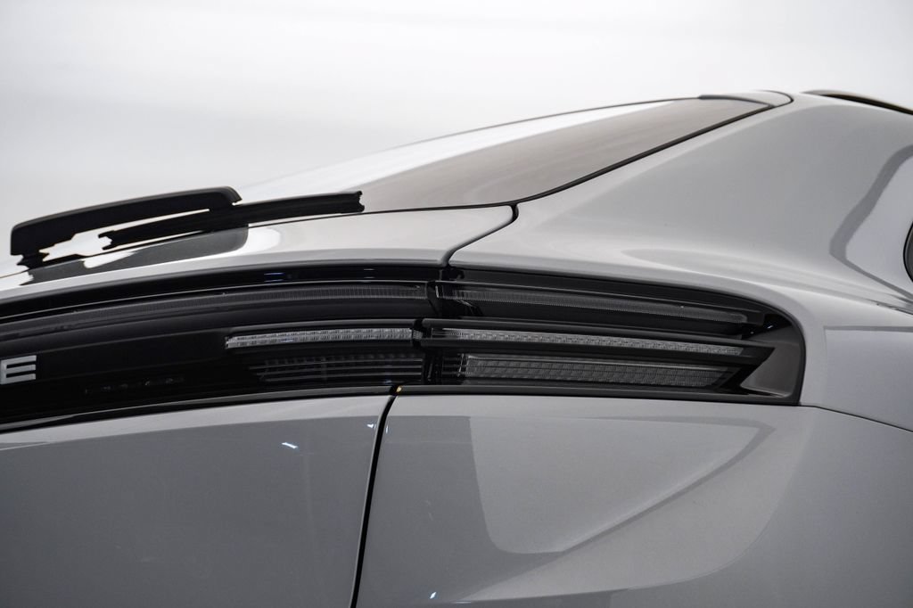 Certified 2025 Porsche Macan 4 Electric AWD/4WD image 12