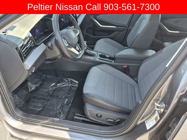 Used 2025 Volkswagen Jetta SE image 16