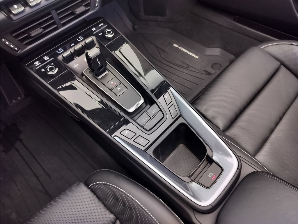 Certified 2025 Porsche 911 Carrera RWD image 13