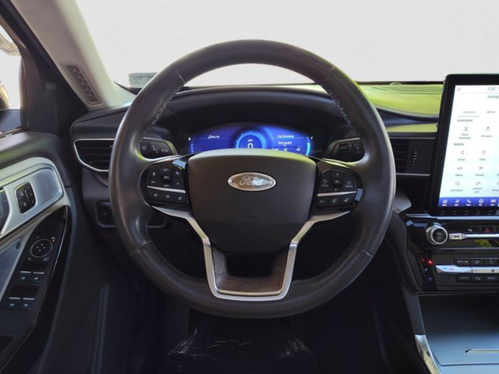 Used 2022 Ford Explorer Platinum w/ Equipment Group 601A image 15