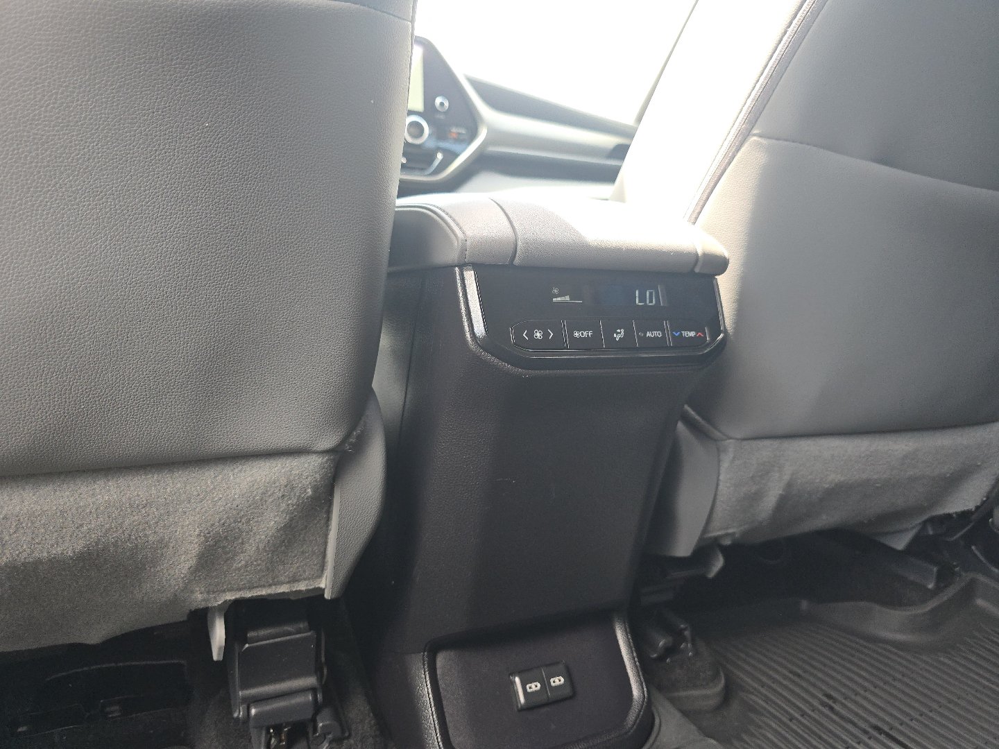 Used 2025 Toyota Highlander XLE AWD/4WD image 25