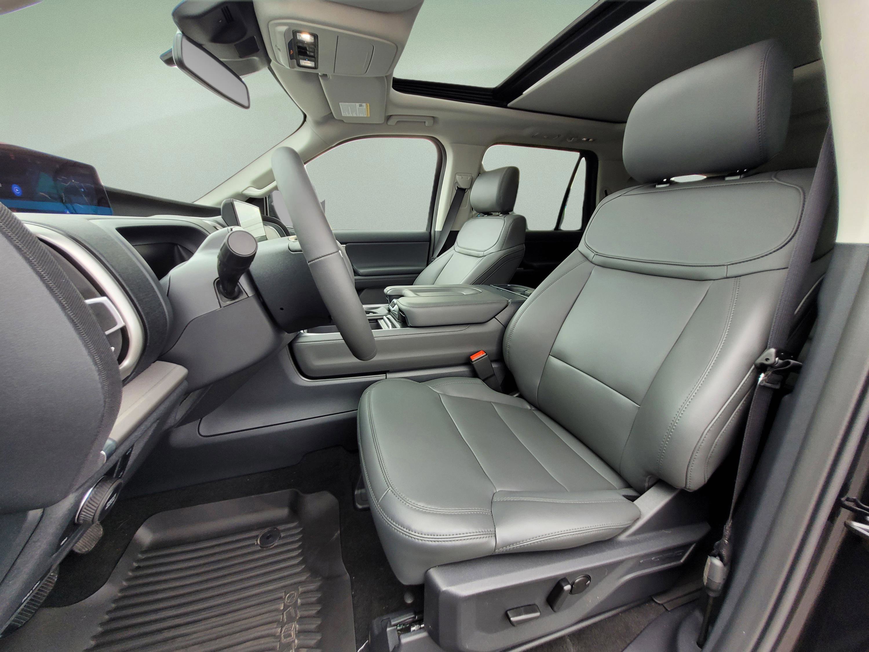 Used 2026 Ford Expedition Active image 30