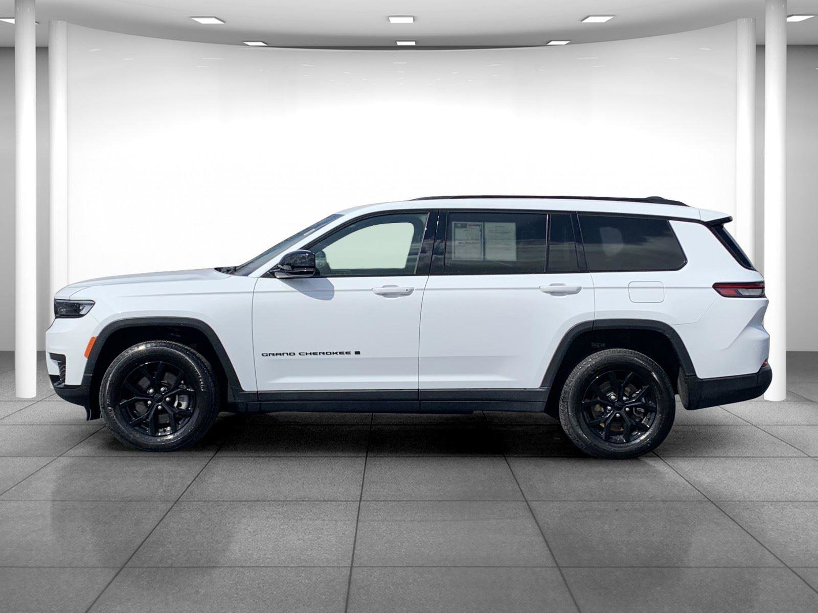 Used 2024 Jeep Grand Cherokee L Altitude image 4
