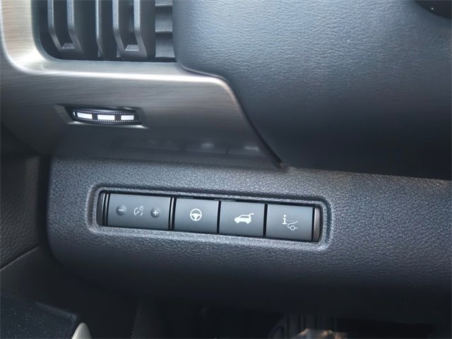 Used 2023 Nissan Pathfinder Platinum image 32