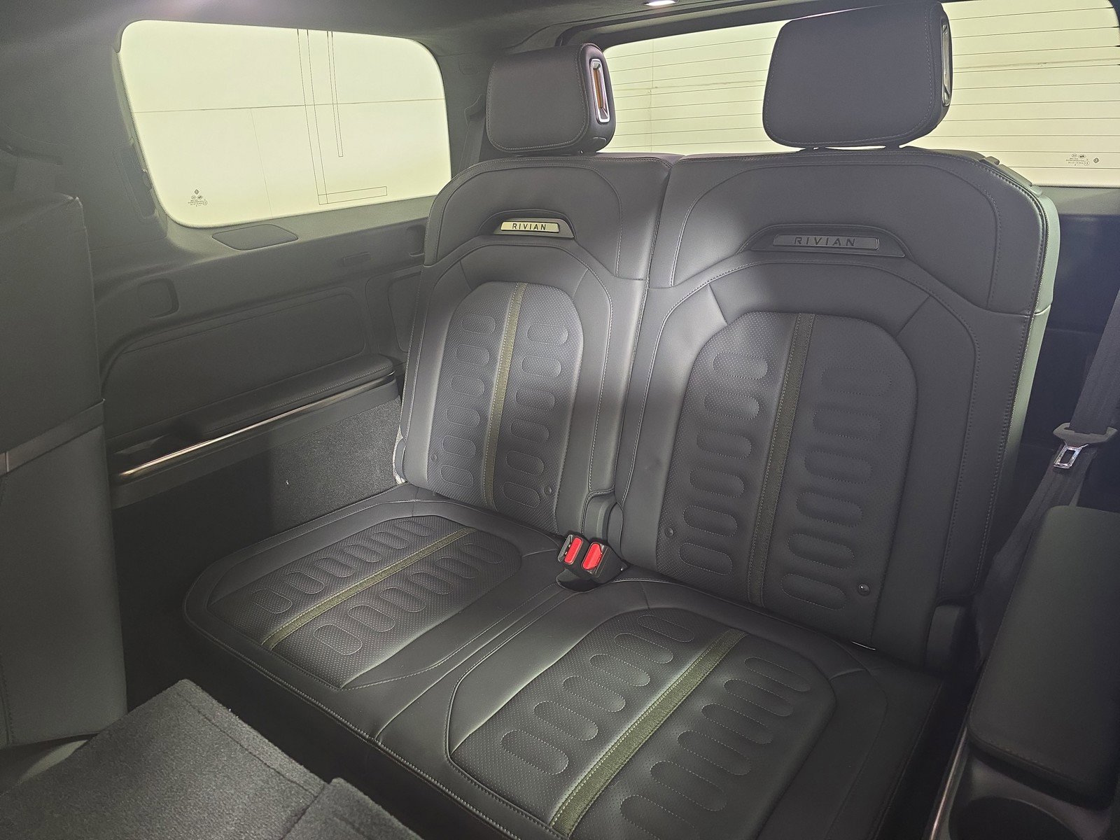 Used 2023 Rivian R1S Adventure AWD/4WD image 22