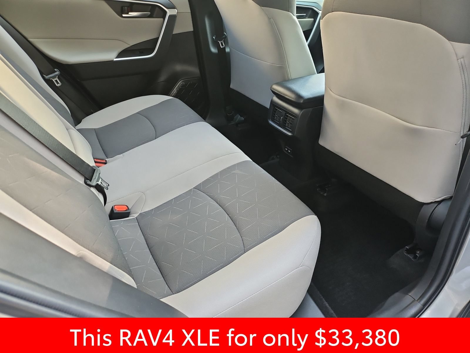 Used 2023 Toyota RAV4 XLE AWD/4WD image 32