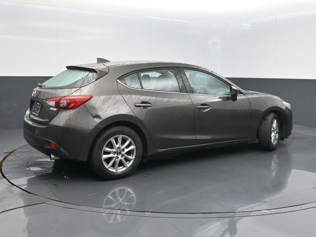 Used 2016 MAZDA MAZDA3 i Touring w/ Popular Equipment Package image 7