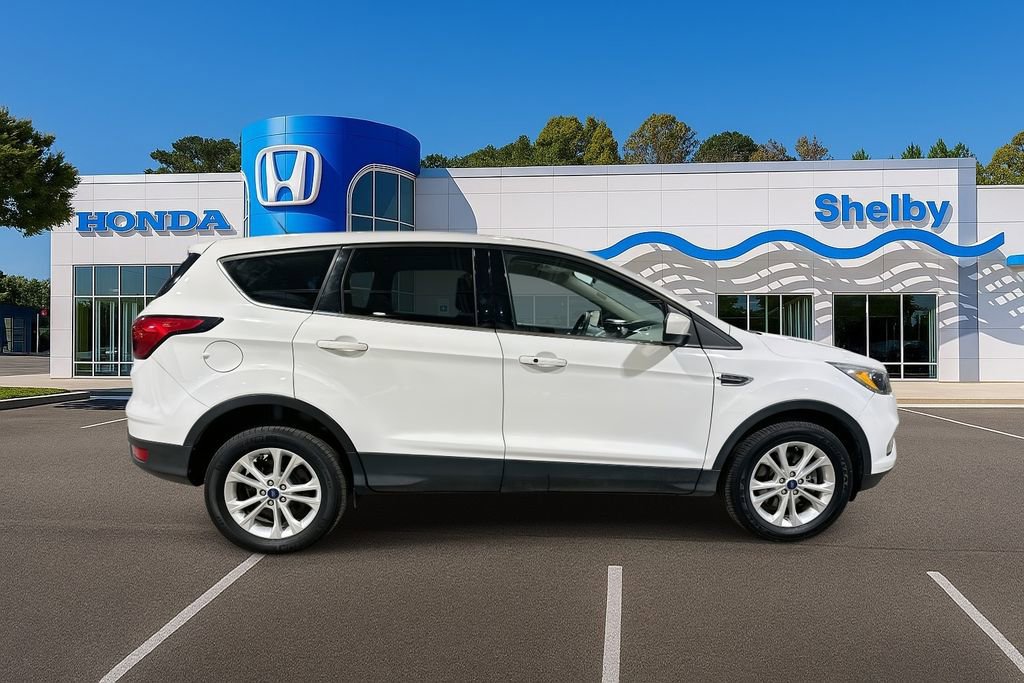 Used 2019 Ford Escape SE image 9