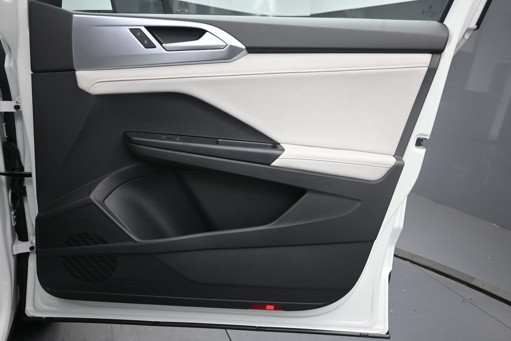 New 2026 Volkswagen Taos SE FWD image 29