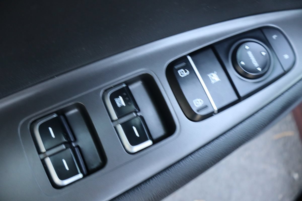 Used 2020 Kia Optima LX FWD image 25