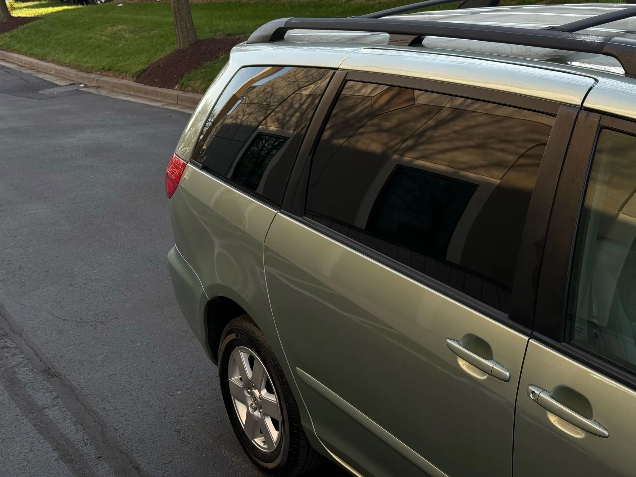 Used 2010 Toyota Sienna LE image 13