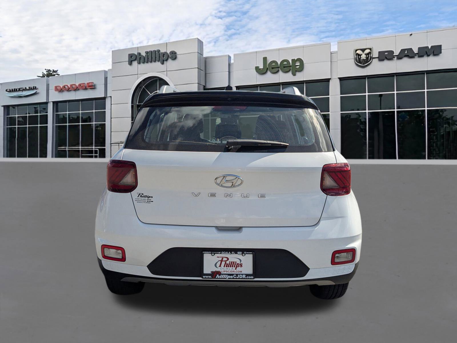 Used 2024 Hyundai Venue Limited image 4