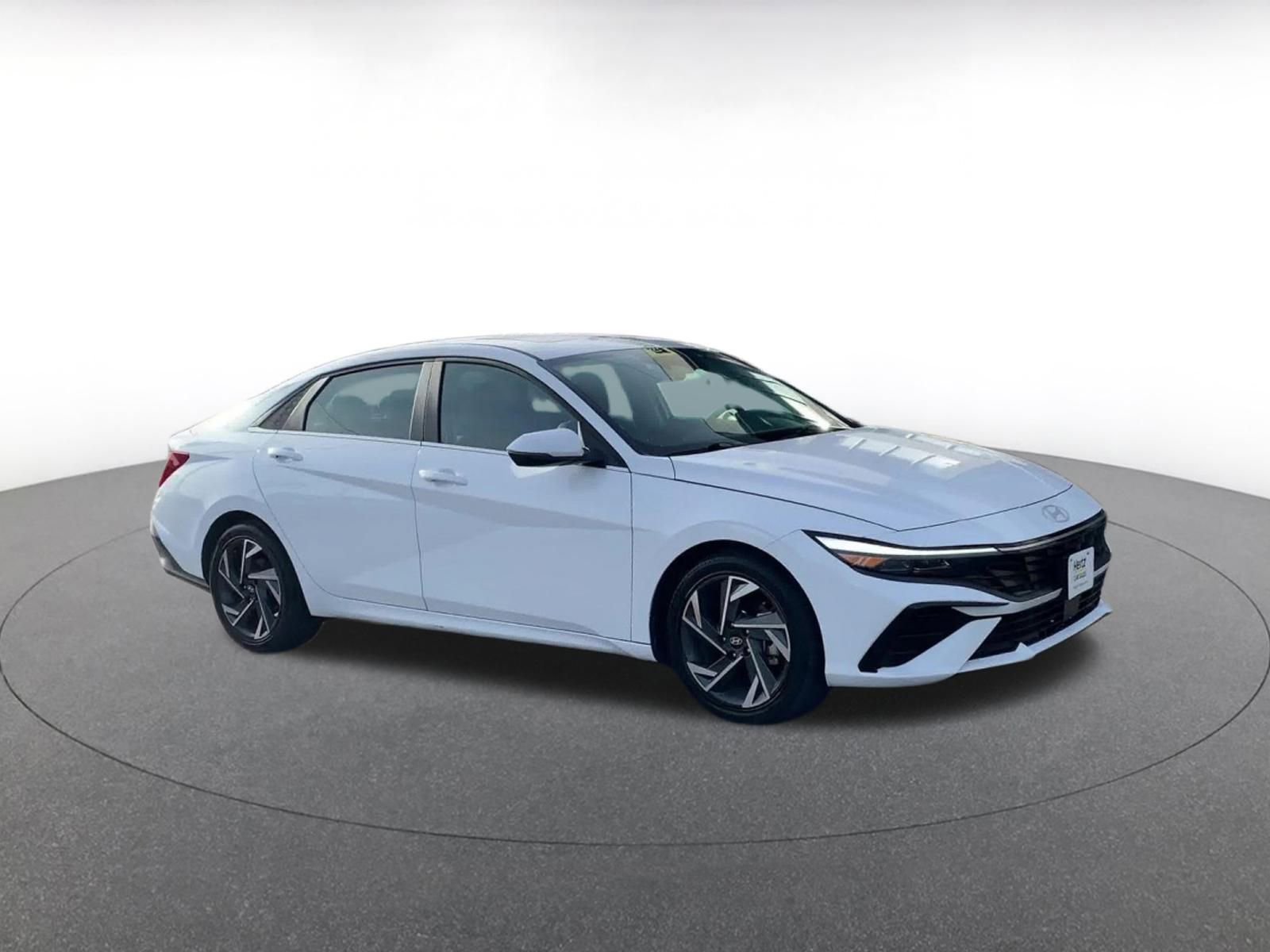 Used 2025 Hyundai Elantra Limited image 2