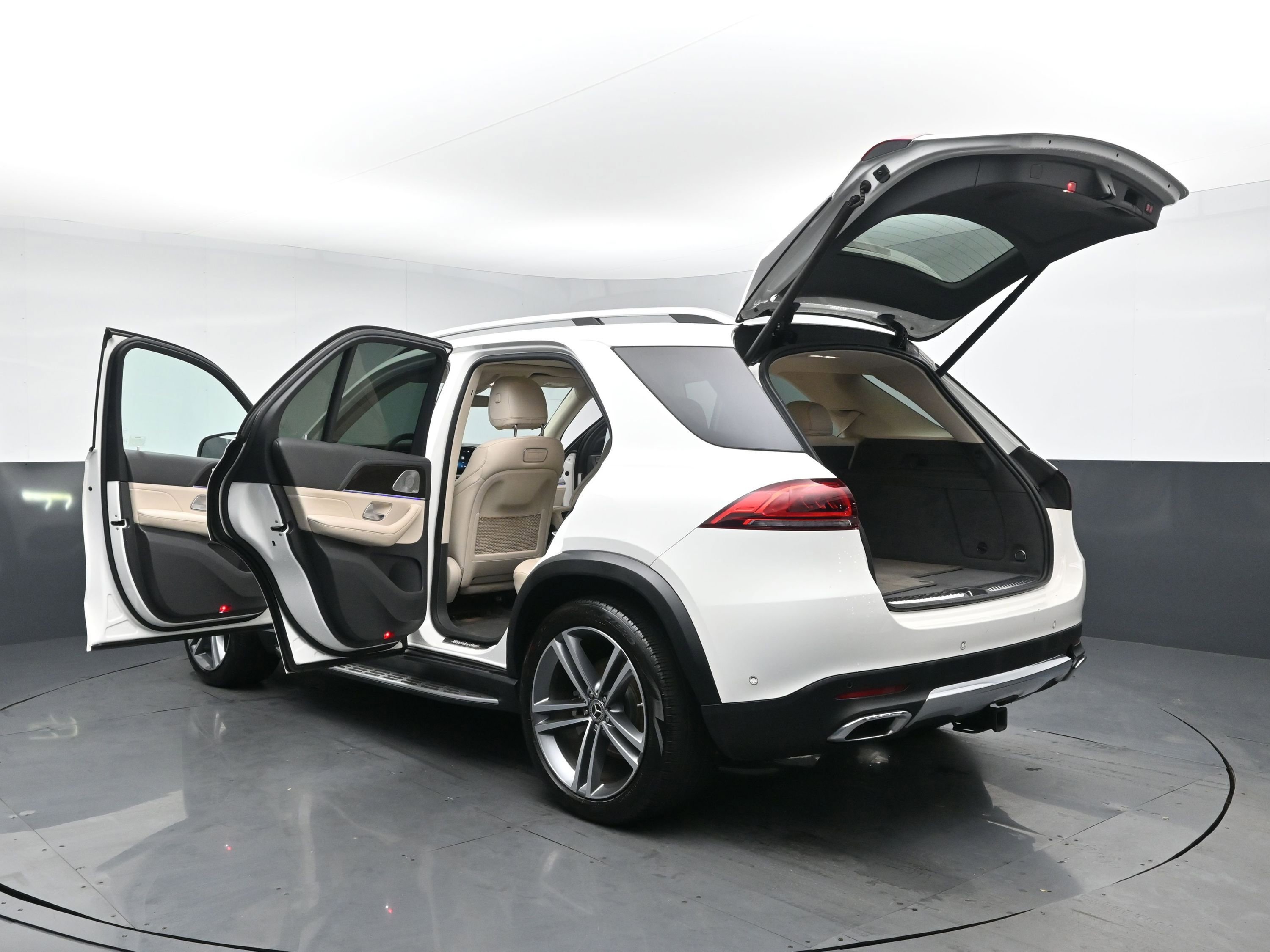 Used 2020 Mercedes-Benz GLE 450 4MATIC w/ MBUX Technology Package image 31