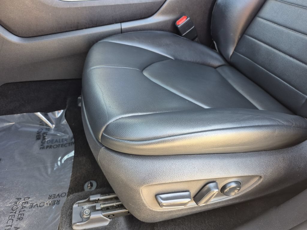 Used 2022 Toyota Highlander XLE AWD/4WD image 12