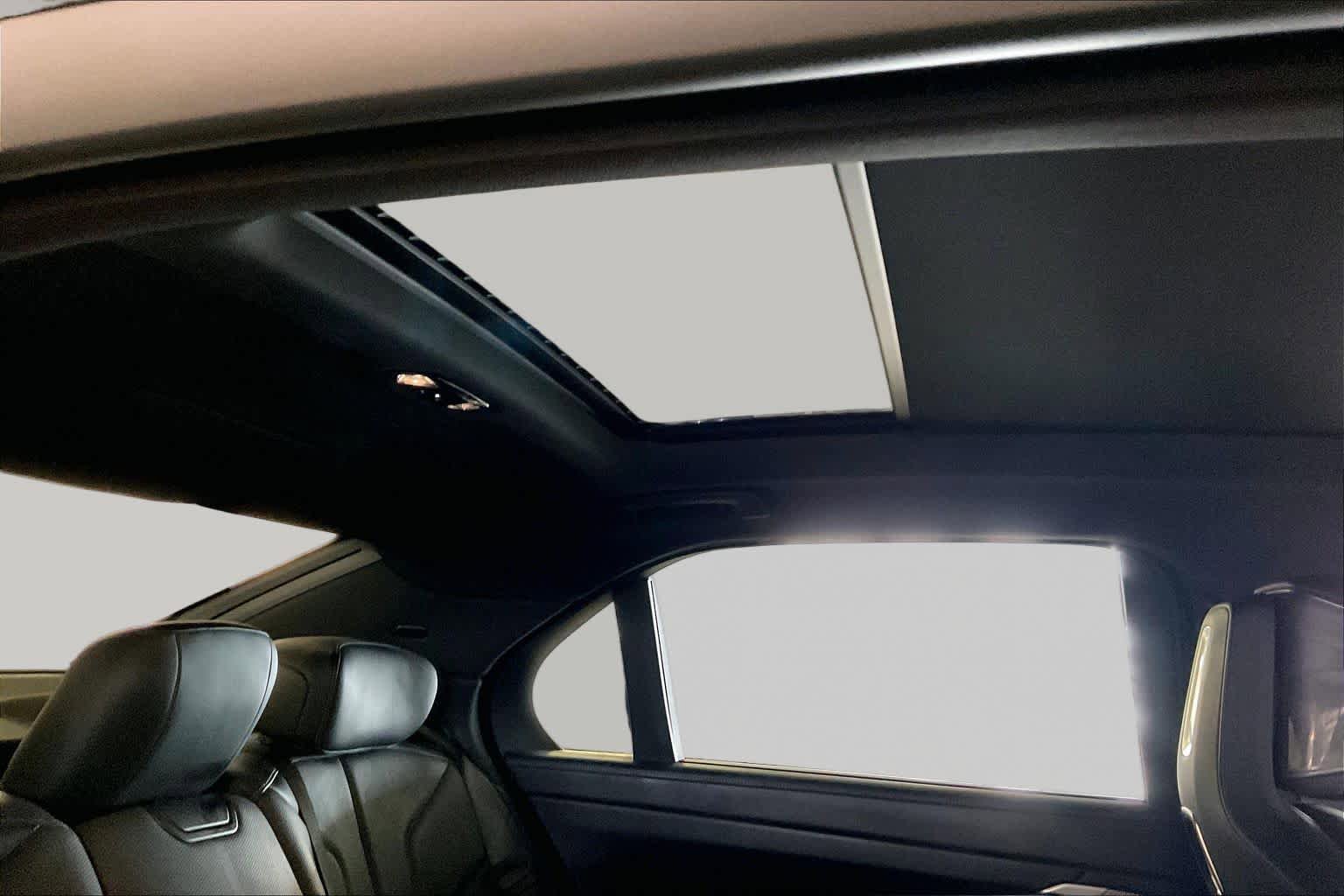 Certified 2025 BMW 740i RWD image 12