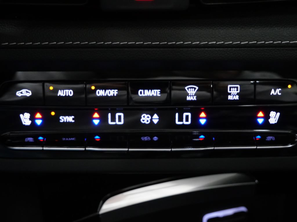 Used 2021 Buick Envision Avenir w/ Technology Package II AWD/4WD image 19