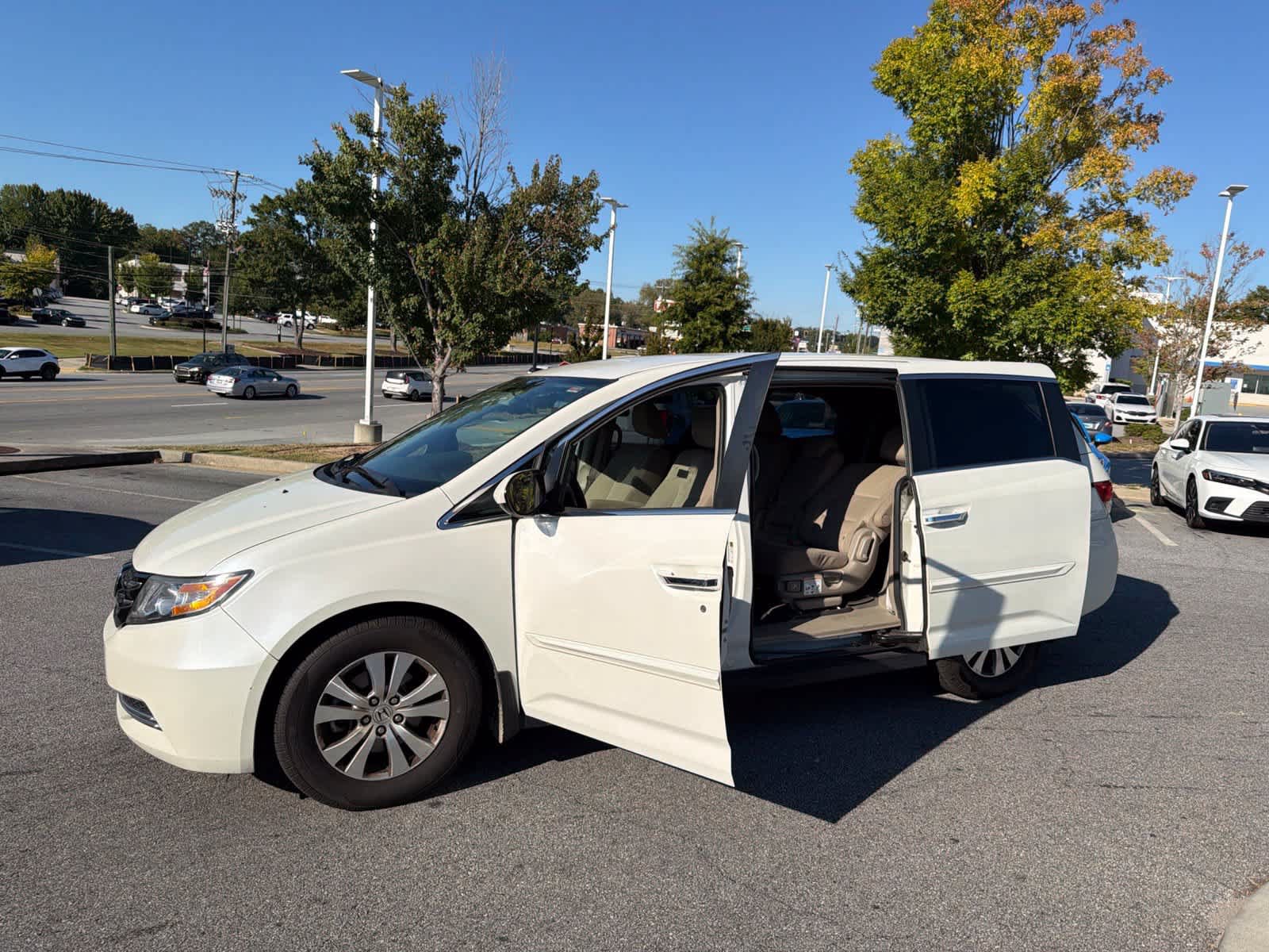Used 2016 Honda Odyssey SE image 18