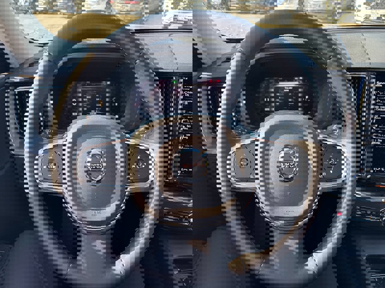 Certified 2023 Volvo XC60 B5 Core image 24