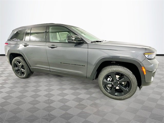 New 2025 Jeep Grand Cherokee 4WD image 3