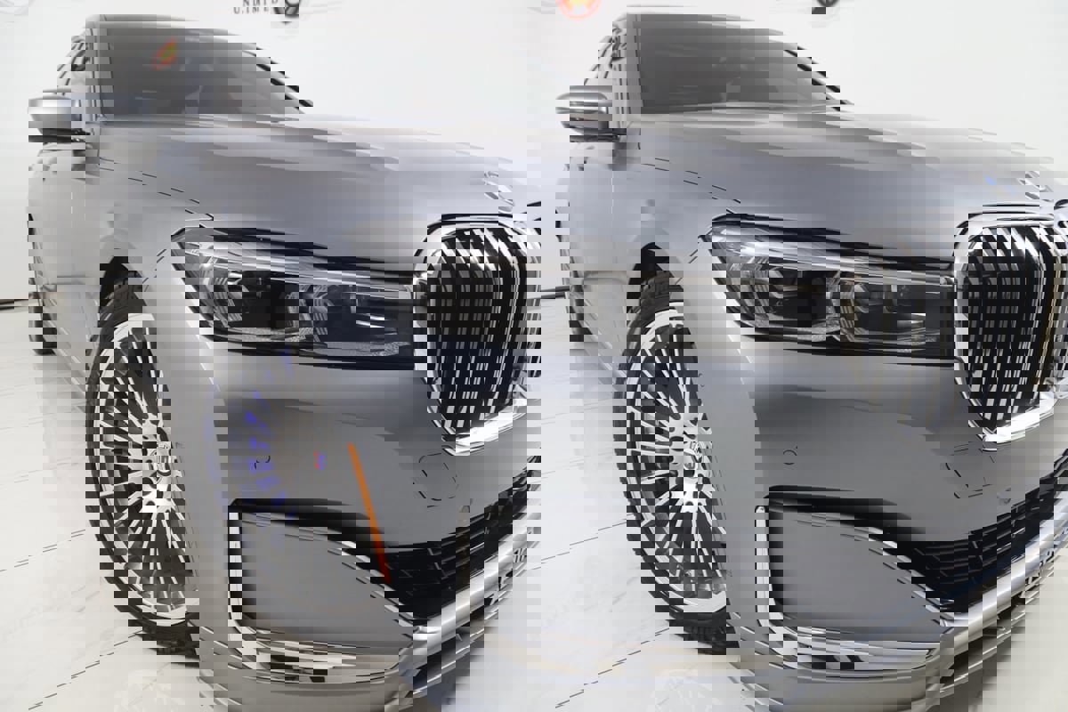 Used 2022 BMW ALPINA B7 xDrive w/ Luxury Rear Seating Package image 29