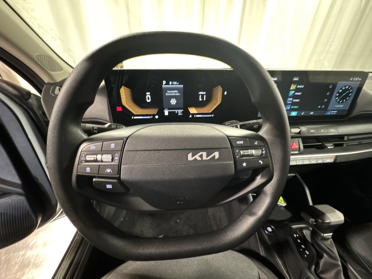 New 2025 Kia K4 LXS image 19