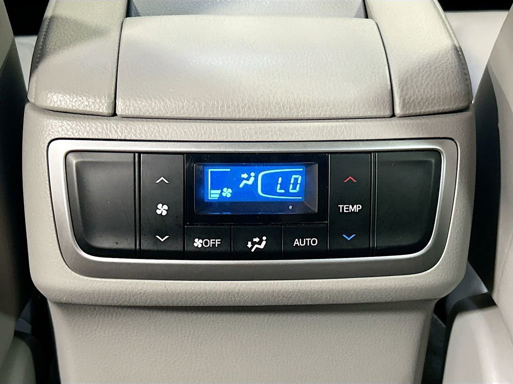 Used 2019 Toyota Highlander XLE FWD image 24