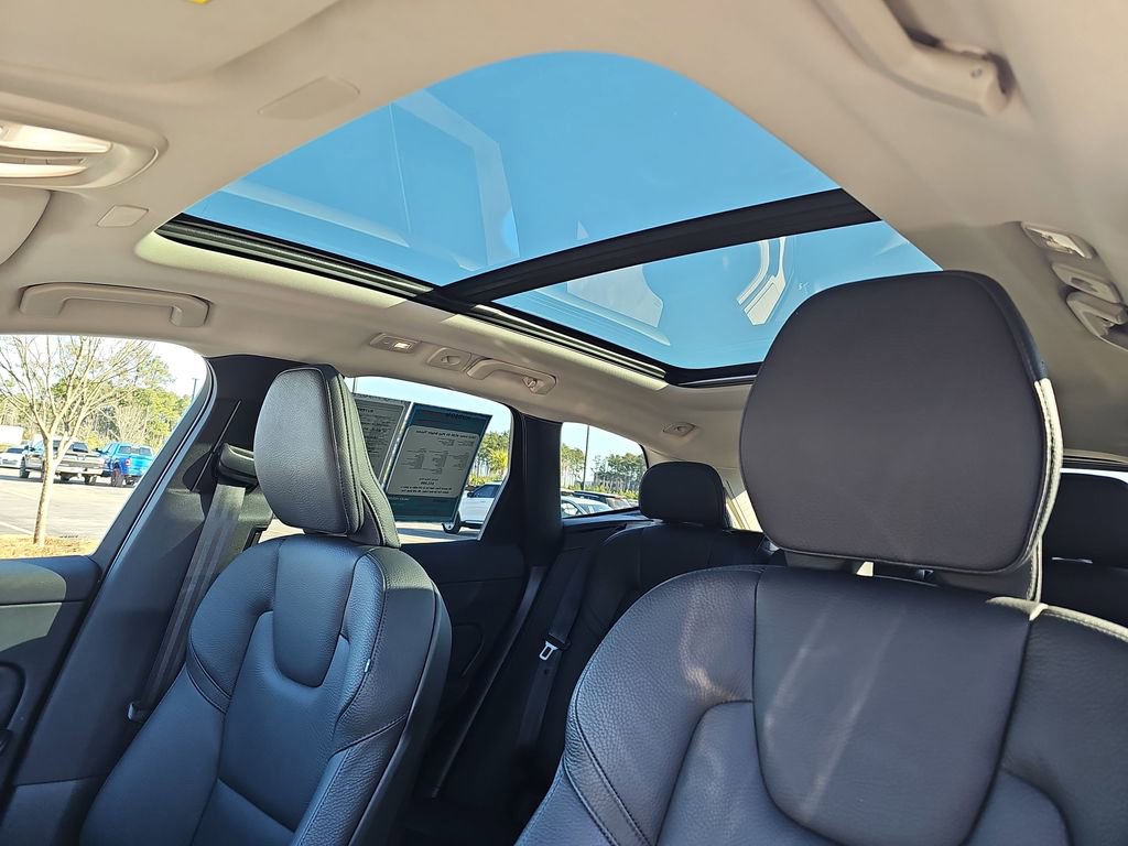 Used 2023 Volvo XC60 B5 Plus w/ Protection Package Premier image 35