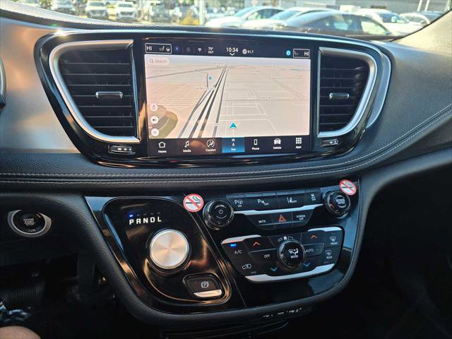 Used 2024 Chrysler Pacifica Limited image 26