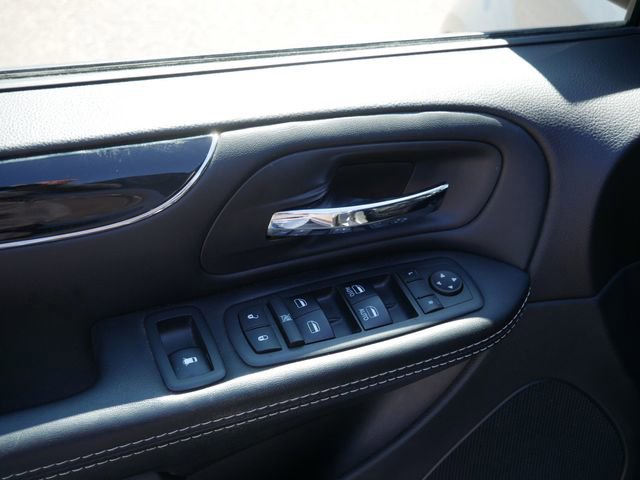 Used 2018 Dodge Grand Caravan SXT w/ Driver Convenience Group image 18