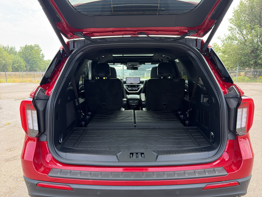 Used 2025 Ford Explorer ST w/ Sun And Sound Package AWD/4WD image 10