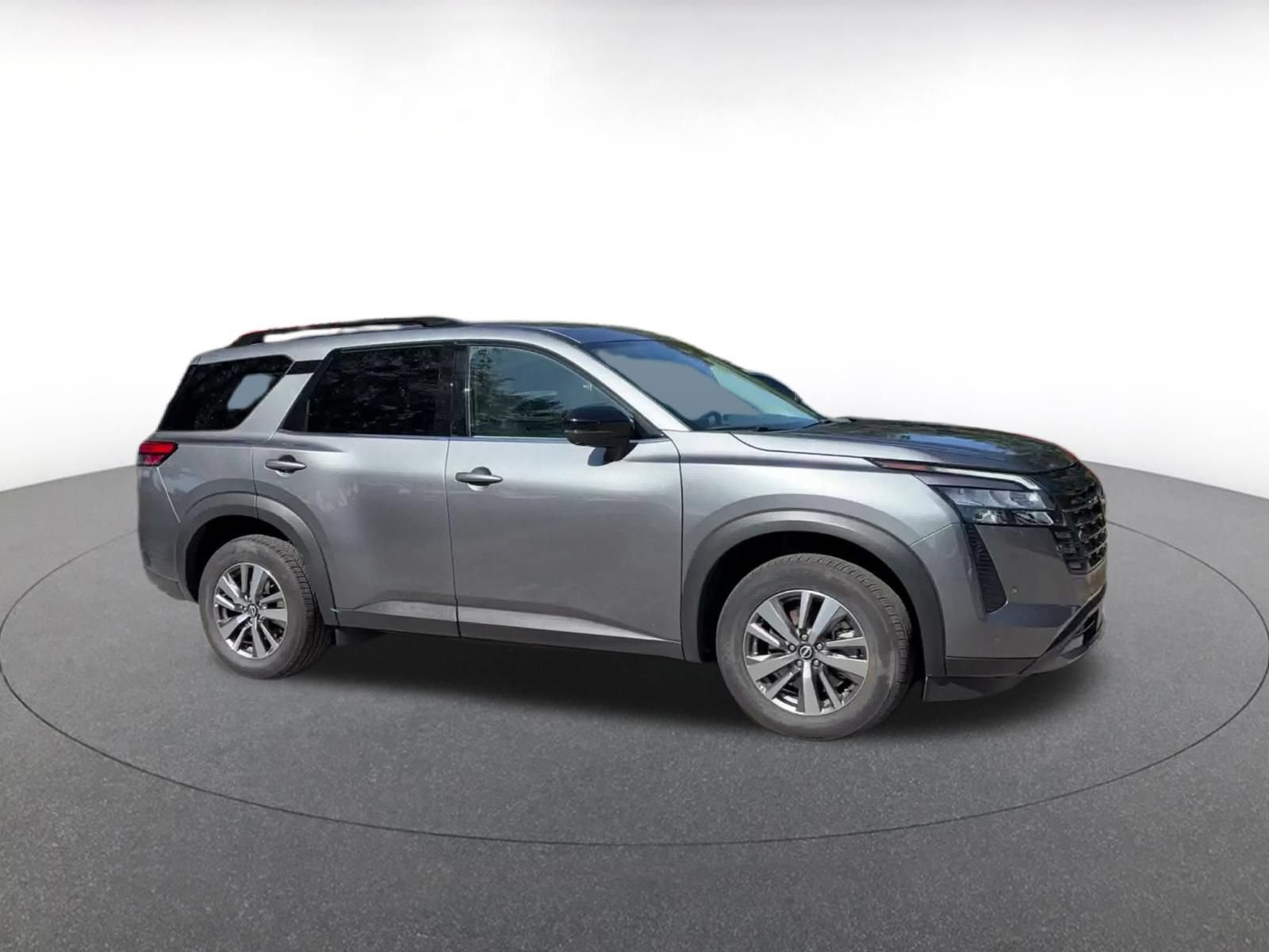 Used 2026 Nissan Pathfinder SL FWD image 2