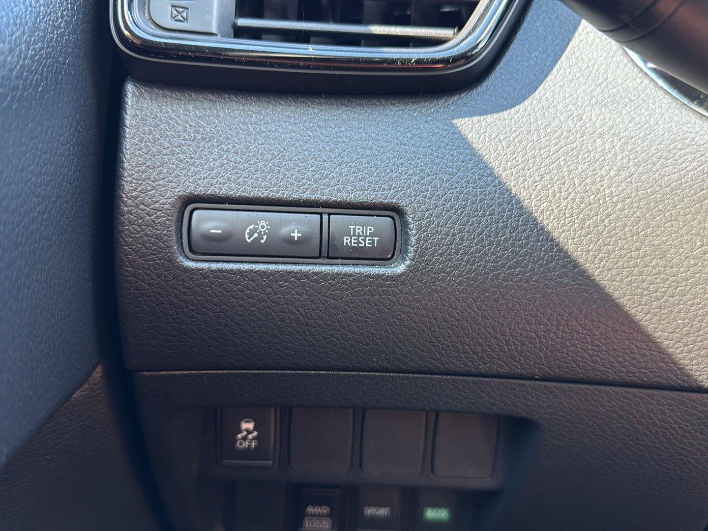 Used 2017 Nissan Rogue S AWD/4WD image 16