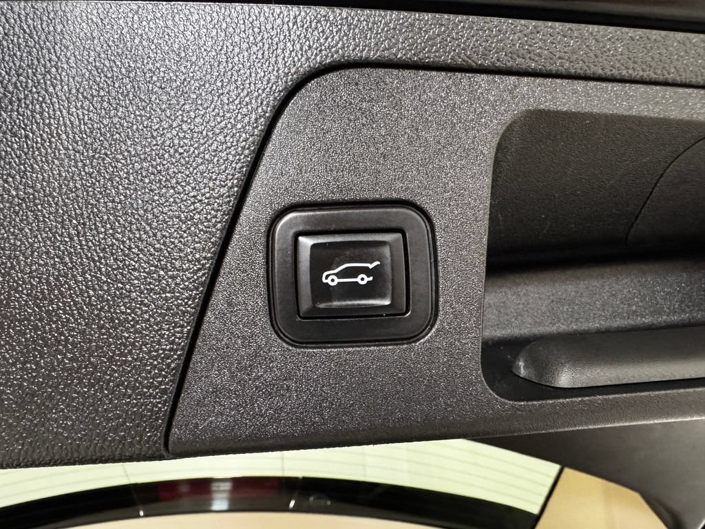 Used 2017 Buick Envision Premium w/ Driver Confidence Package AWD/4WD image 39