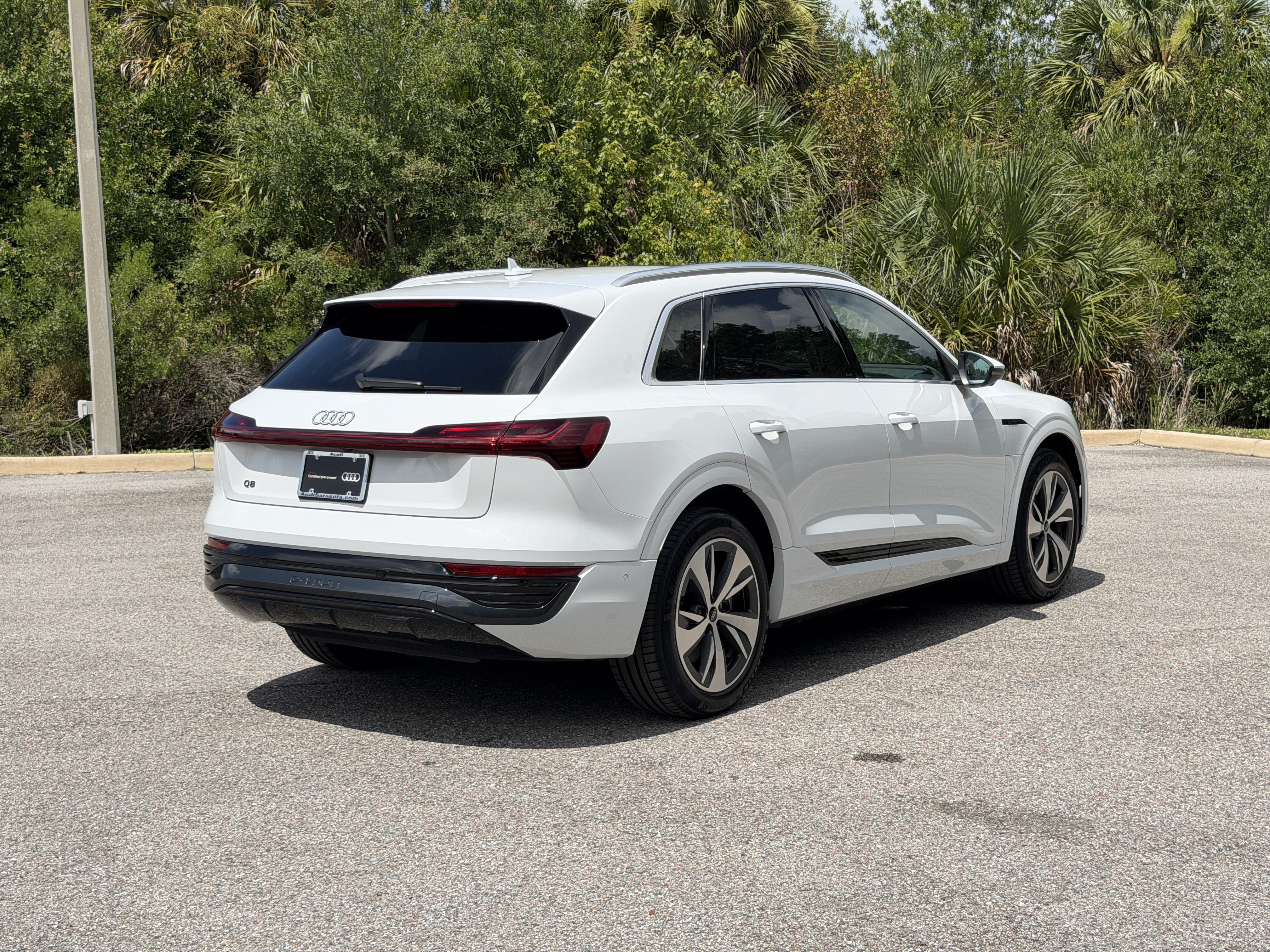Certified 2024 Audi Q8 e-tron Premium Plus w/ Premium Plus Package AWD/4WD image 5